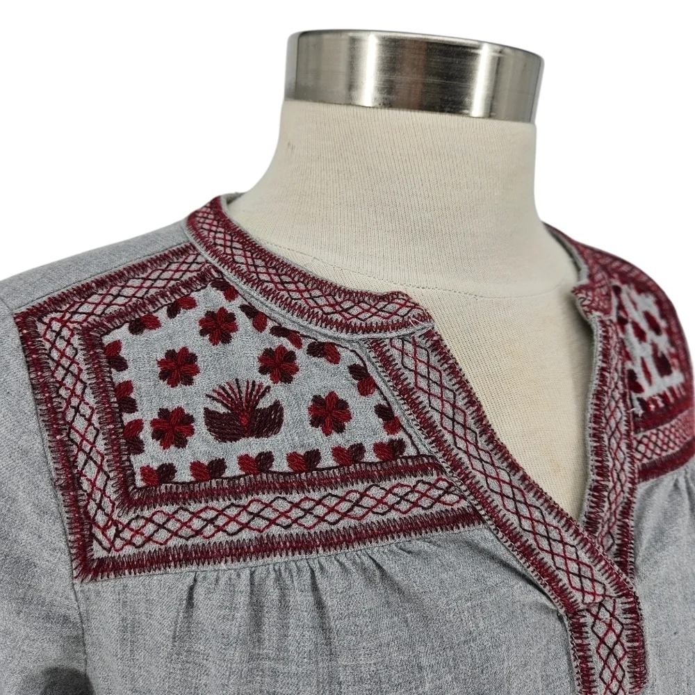 Old Navy Peasant Top Gray Embroidered 3/4 Sleeve V Neck Boho Shirt XS